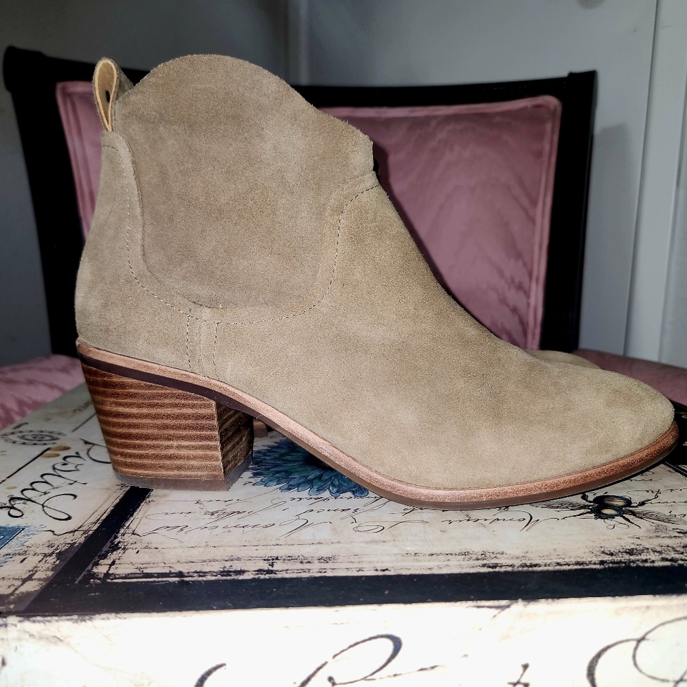 Ugg Kingsburg Shootie Tan Size 9